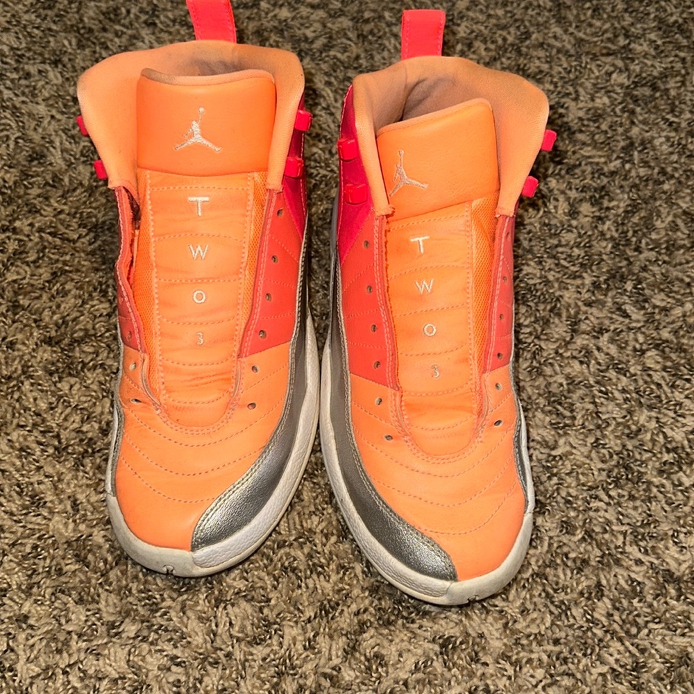 Good condition Youth Jordan’s. Need laces and cleaned